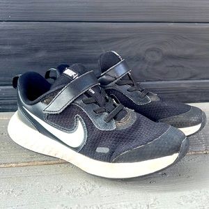 Kids Nike Revolution Gym Shoes sz 1